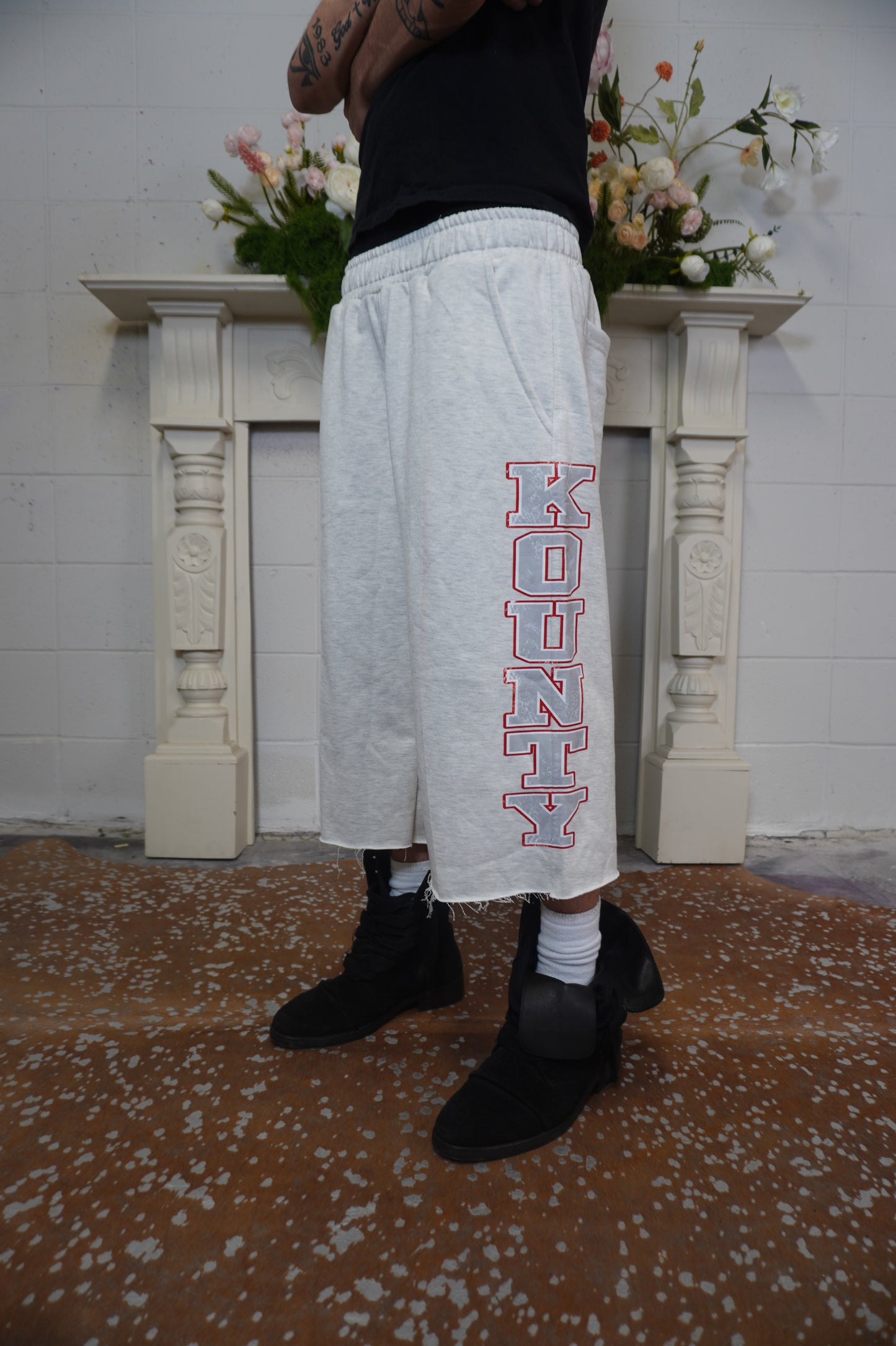 ‘VARSITY’ SHORTS - GRAY