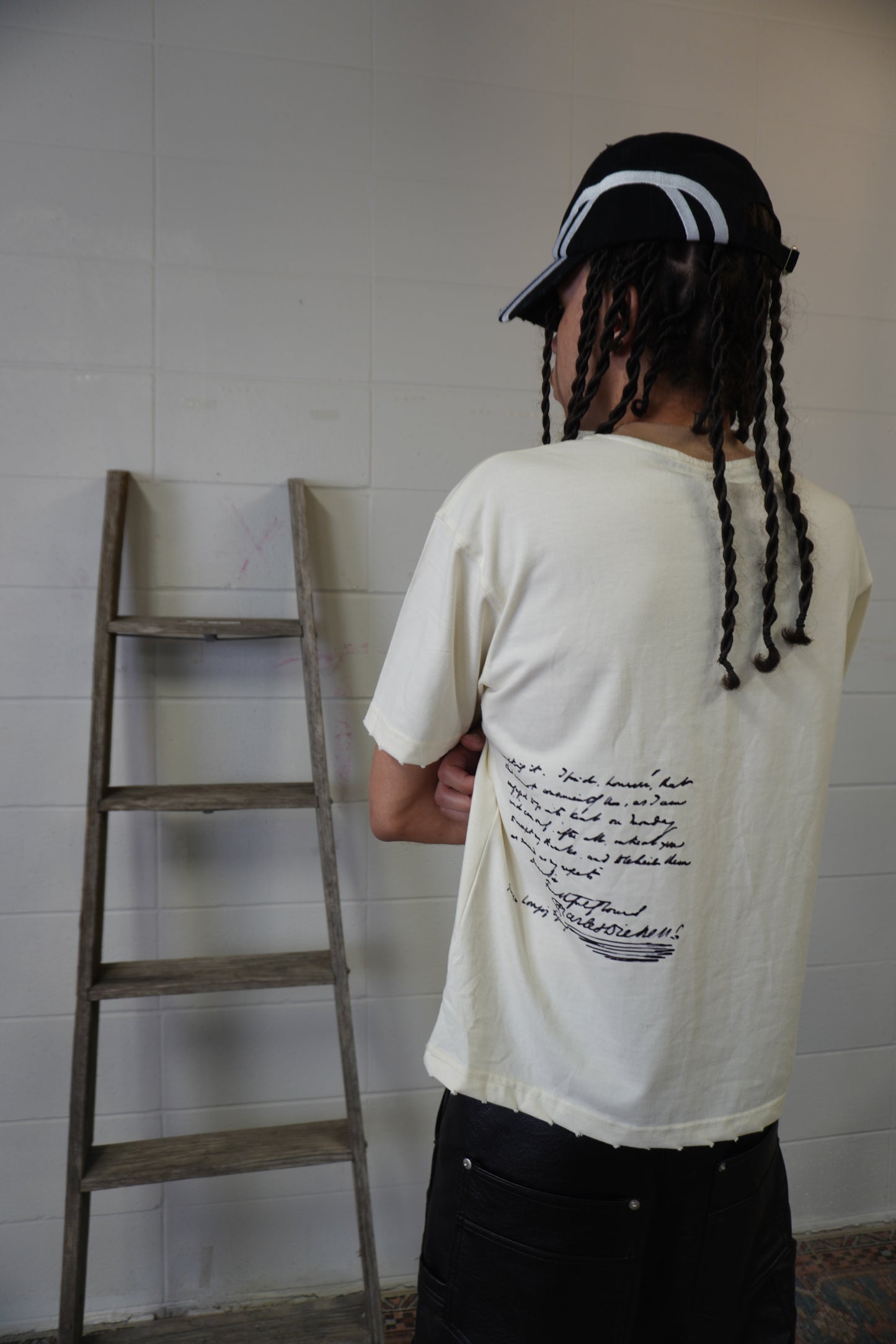 ‘SPLIT’ TEE