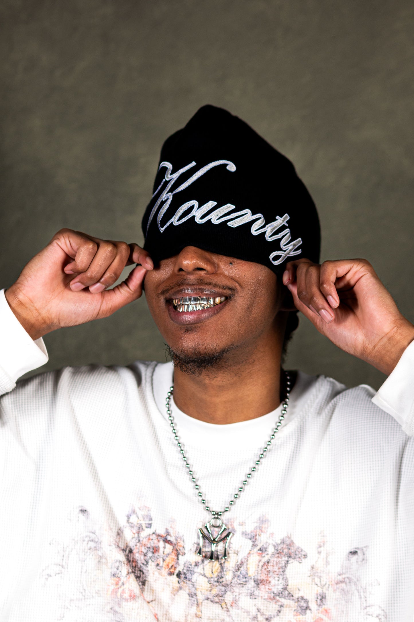 'SCRIPT' BEANIE - BLACK